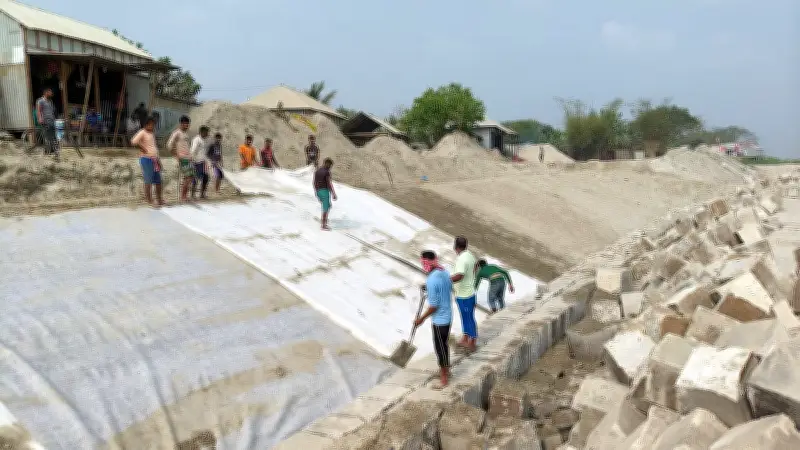 পদ্মা নদীর তীর রক্ষা বাঁধ প্রকল্পে এক কোটি টাকার জিও ব্যাগ লুটের অভূতপূর্ব ঘটনা