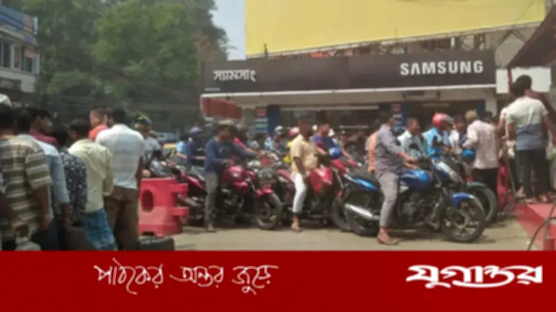 রাঙামাটিতে তেলের পাম্পে দীর্ঘ লাইন ও মারামারি: গ্রাহকদের ভোগান্তি