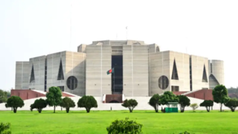 বিরোধী দলের 'ওয়াক আউট' নিয়ে স্বরাষ্ট্রমন্ত্রীর বক্তব্য ও দেশের বিভিন্ন সংকট