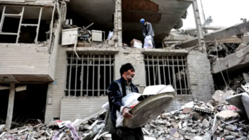 ইরান-ইসরায়েল উত্তেজনায় বাস্তুচ্যুত ৩২ লাখ, ভারতের ডিজেল সহায়তা ও বাংলাদেশে নৌযান দুর্ঘটনা