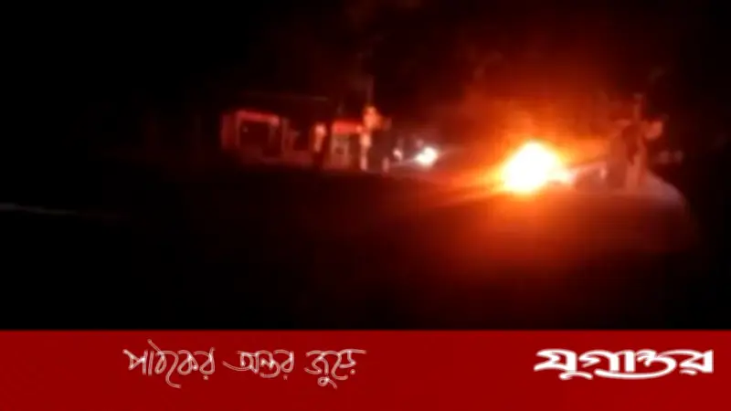 টেকনাফে র‌্যাব সদস্যদের ওপর হামলা: ৮ জন আহত, ২ মোটরসাইকেল পুড়িয়ে দেওয়া