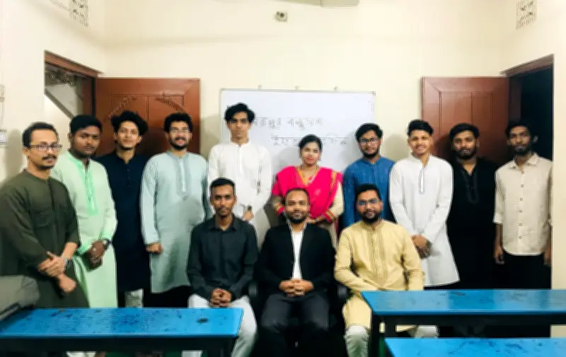 ইফতার শেষে মিরপুর বন্ধুসভার বন্ধুদের ছবি: পারস্পরিক সৌহার্দ্য ও ভ্রাতৃত্ববোধ জোরদারের প্রত্যয়