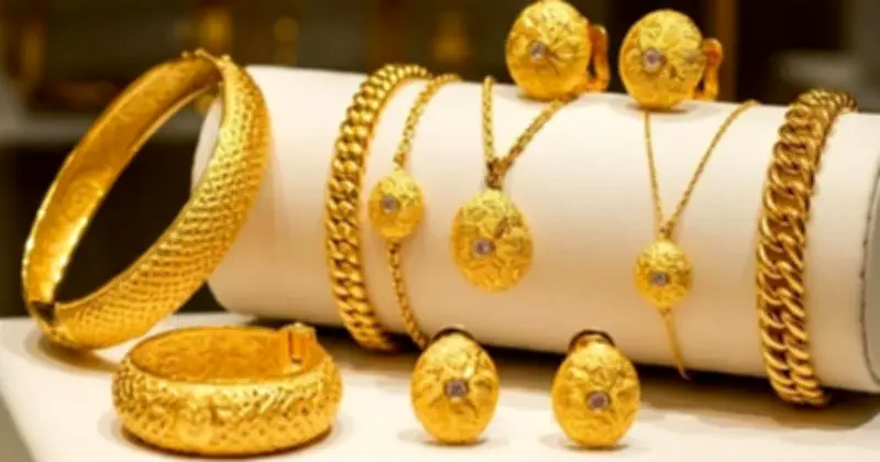 টানা দুই দফা বৃদ্ধির পর স্বর্ণের দাম কমল, রুপার দাম বাড়াল বাজুস