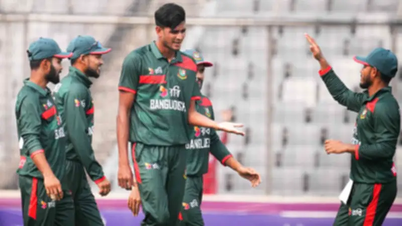 বাংলাদেশের সিরিজ জয় লক্ষ্যে মাঠে নামার পাশাপাশি আন্তর্জাতিক সংকট ও অভ্যন্তরীণ ঘটনাপ্রবাহ