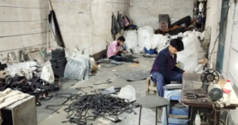 লালমনিরহাটের 'বর্ষা সু' কারখানা: চামড়াজাত জুতায় স্বপ্নের যাত্রা