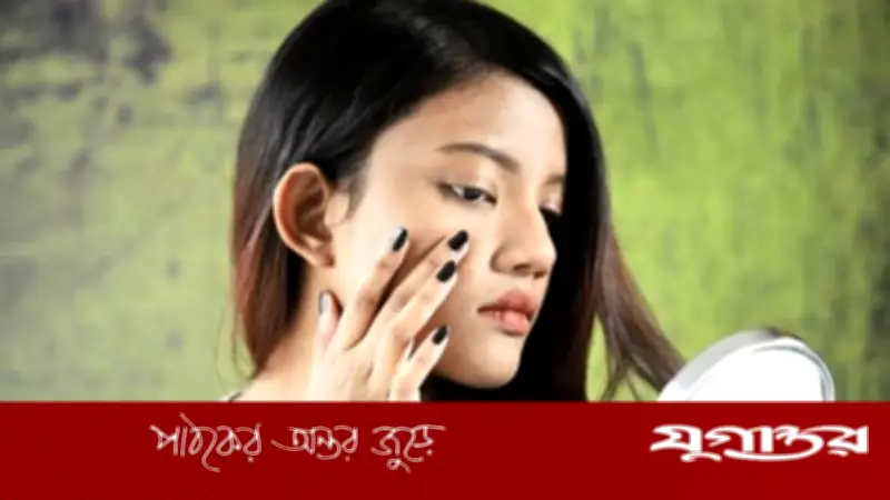 বয়স ২৫ কিন্তু দেখতে ৩৫: মানসিক চাপে ত্বক ও চুলের ক্ষতি