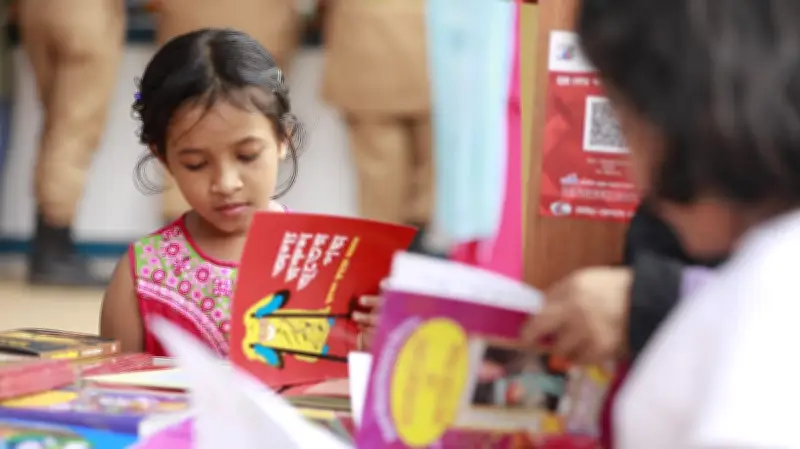 শিশুপ্রহরে বইমেলায় উচ্ছ্বাস: পাপেট শো ও বায়োস্কোপে মাতোয়ারা শিশুরা