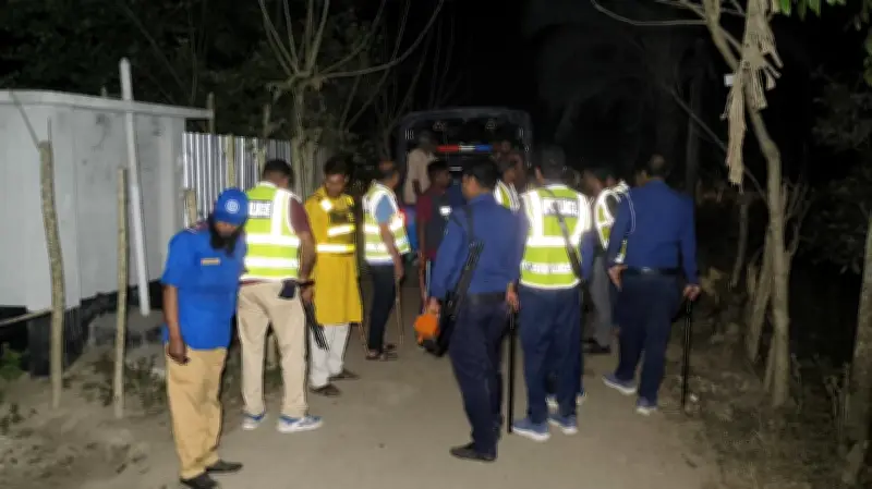 ঝিনাইদহের শৈলকুপায় ভিজিএফ কার্ড বিতরণ নিয়ে সংঘর্ষে ৪০ জন আহত, পুলিশ-সেনা মোতায়েন