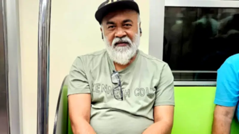 মেট্রোয় অভিনেতা হারুন রশিদের আড্ডা: শুটিংয়ের যান্ত্রিক জীবন ও চরিত্রের সঙ্কট