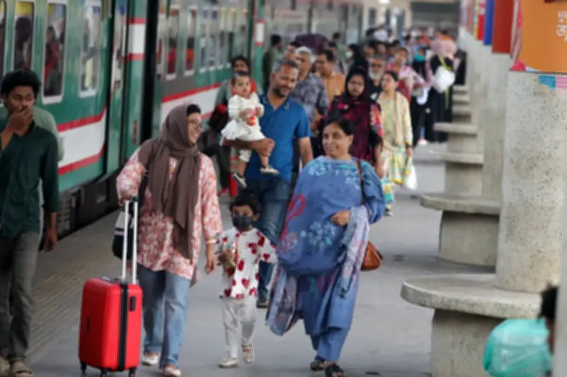 ঈদযাত্রা শুরু: চট্টগ্রাম থেকে গ্রামের পথে যাত্রীদের ঢল, আগাম ছুটির সুযোগ নিচ্ছেন অনেকে