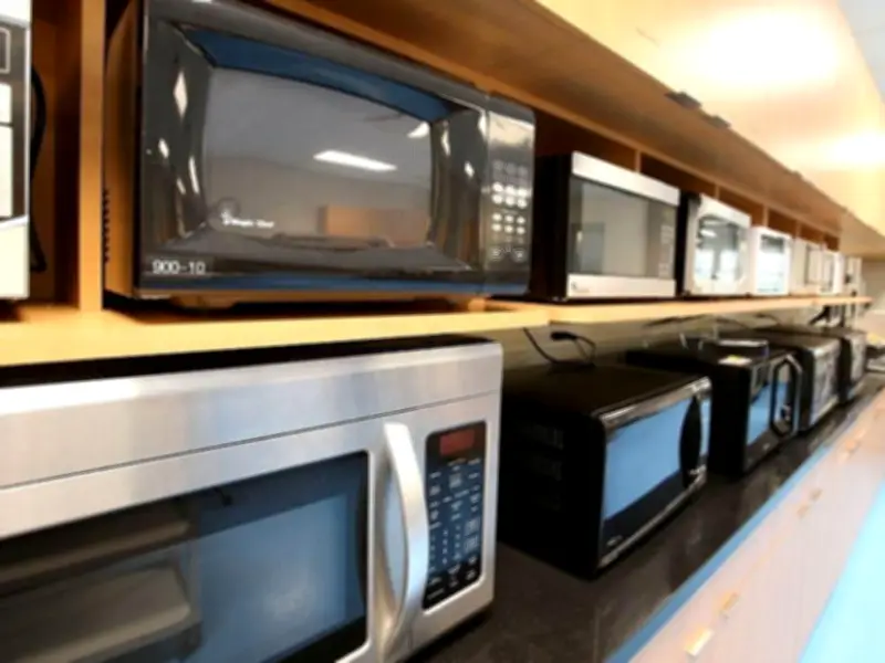 মাইক্রোওয়েভ ওভেনের আকস্মিক আবিষ্কার: চকলেট গলে যাওয়া থেকে রান্নার বিপ্লব