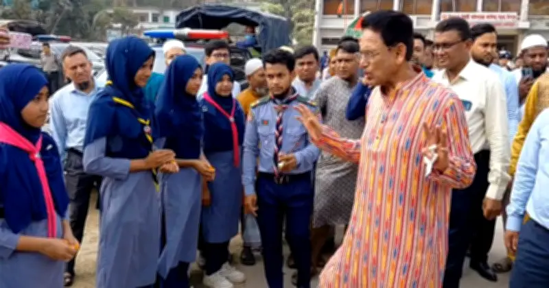 শিক্ষামন্ত্রীর কঠোর নির্দেশ: মন্ত্রীকে স্বাগত জানাতে শিক্ষার্থীদের রাস্তায় দাঁড় করানো নিষিদ্ধ