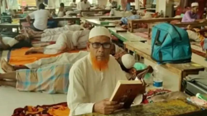 যশোরে মসজিদে ইতিকাফে বসেছেন বিদেশিসহ ১৬০০ মুসল্লি, রমজানের আধ্যাত্মিকতা