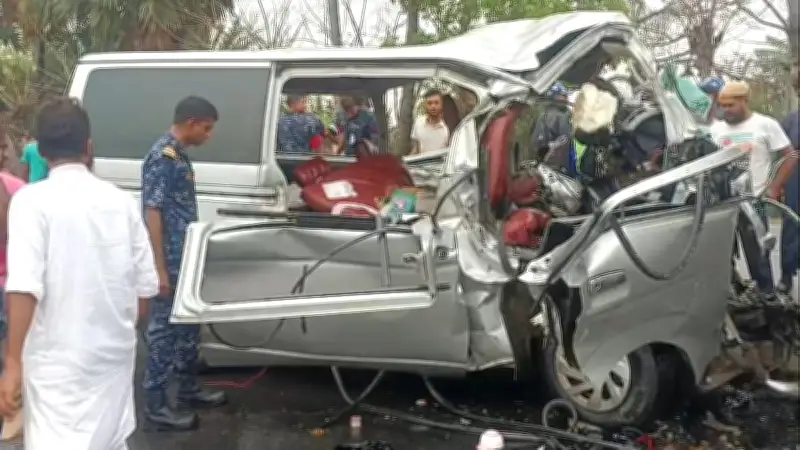 বাগেরহাটের রামপালে বাস-মাইক্রোবাস সংঘর্ষে ১৪ নিহত: তদন্ত কমিটি গঠন, ক্ষতিপূরণ ঘোষণা