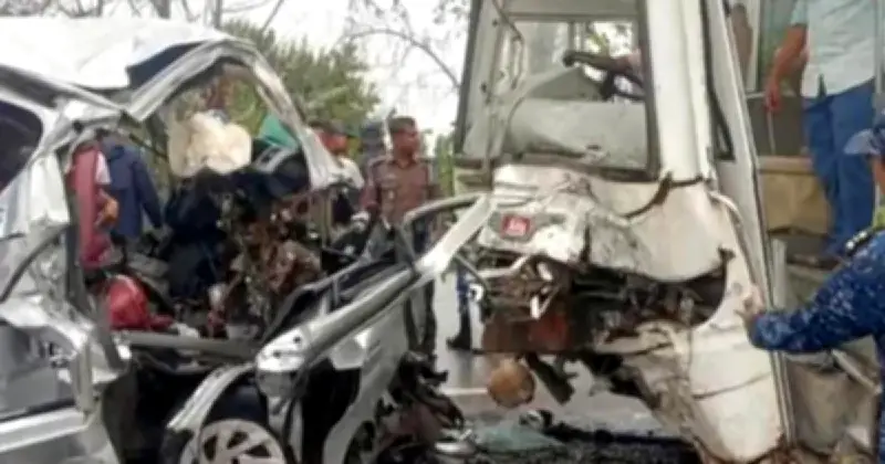 বাগেরহাটে একই পরিবারের ৯ সদস্যের জানাজা ও দাফন সম্পন্ন