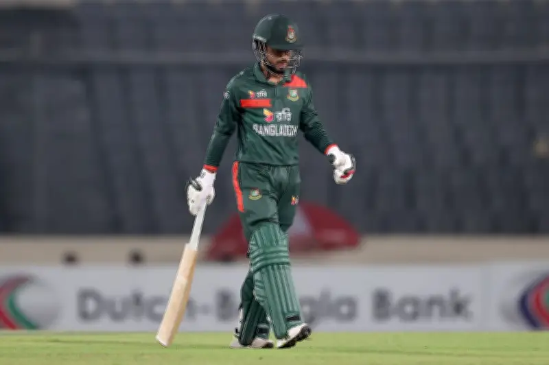 বিতর্কিত রানআউটে মিরাজ, বাংলাদেশের ব্যাটিং বিপর্যয়ে পাকিস্তানের বড় জয়