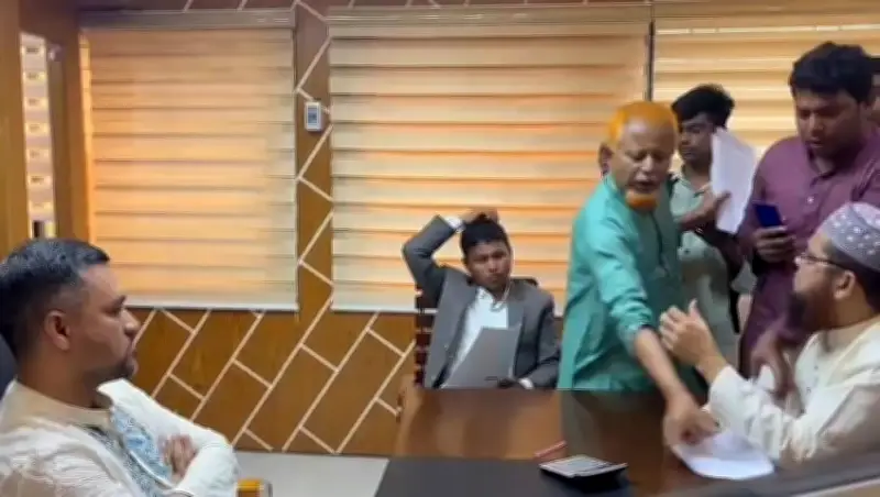 ঠাকুরগাঁওয়ে নিয়োগ পরীক্ষার কাগজপত্র ছিনিয়ে নেওয়ার ঘটনায় উত্তেজনা