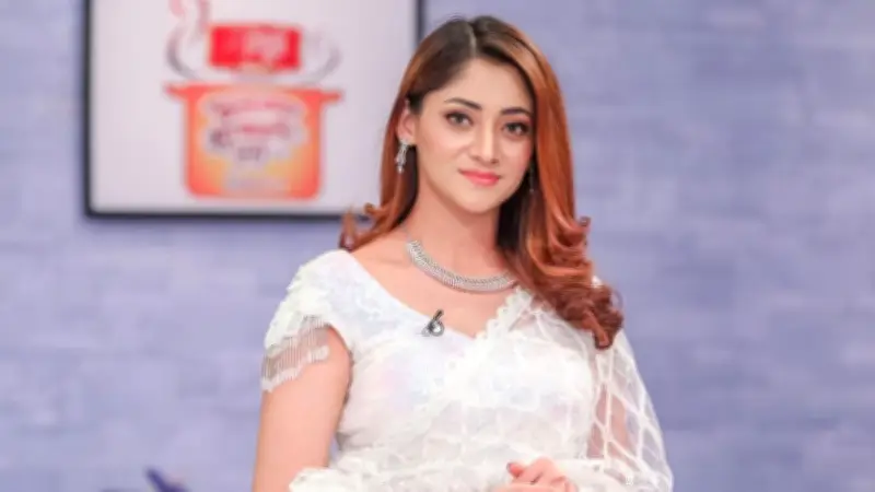 বিয়ের পর চলচ্চিত্র থেকে বিদায়ের ইঙ্গিত পূজা চেরির, মধ্যপ্রাচ্য সংকটে ২৪ ফ্লাইট বাতিল