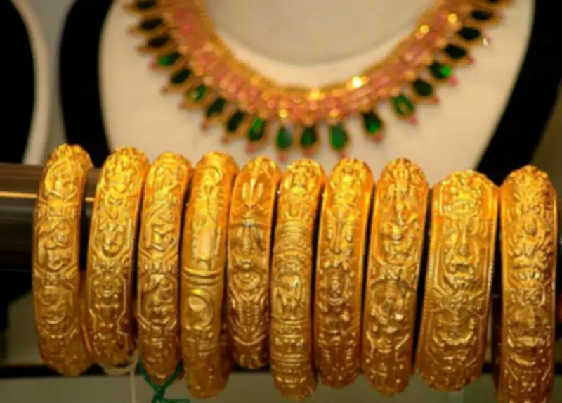 টানা তিন দিন সোনার দাম কমেছে, আজ ভরিতে সর্বোচ্চ ২,৬৮৩ টাকা হ্রাস