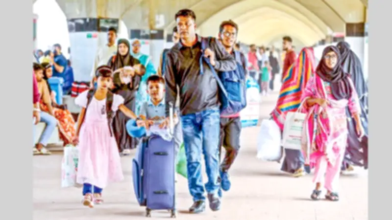 ঈদযাত্রায় নাড়ির টানে ঘরমুখো মানুষ, স্টেশনে ভিড় বেড়েছে, ডিভোর্সের নতুন রূপ ও অন্যান্য সংবাদ