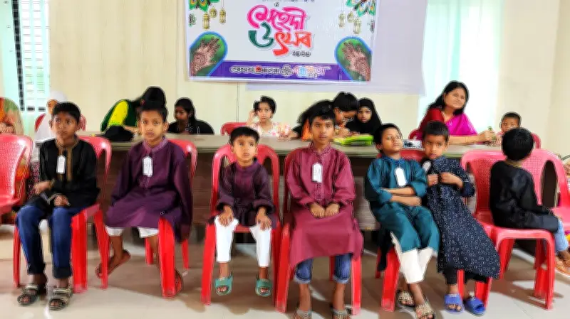 নওগাঁ বন্ধুসভার 'সহমর্মিতার ঈদ': অসচ্ছল শিশুদের নতুন পোশাক ও মেহেদি উপহার