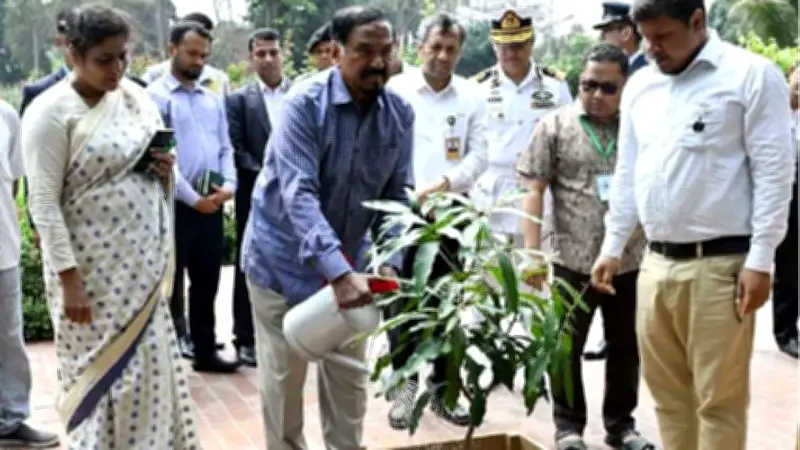 সংসদ প্রাঙ্গণে বৃক্ষরোপণ, সংবিধান সংস্কার নিয়ে হুঁশিয়ারি ও কাতার থেকে ফেরা ৪৩০ বাংলাদেশি