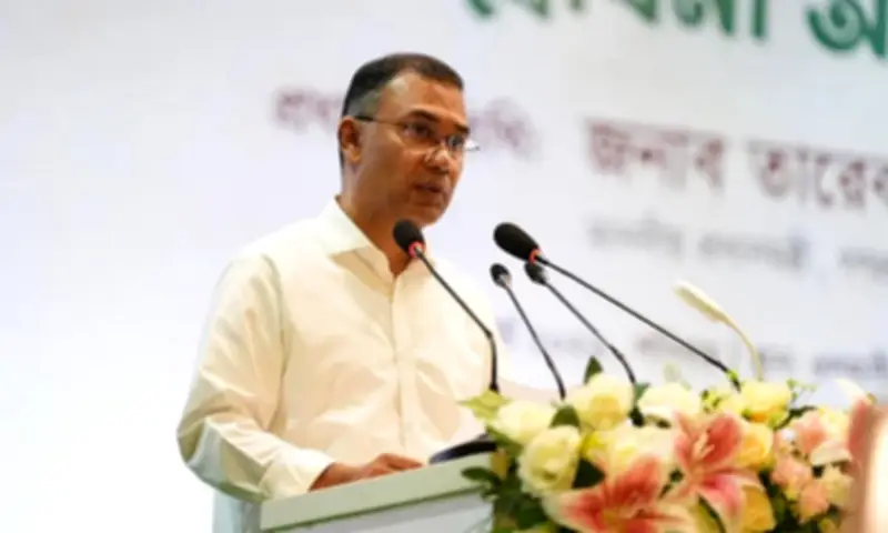 প্রধানমন্ত্রী তারেক রহমানের হাতে ইমাম-মুয়াজ্জিন ও ধর্মীয় নেতাদের সম্মানী প্রদানের উদ্বোধন