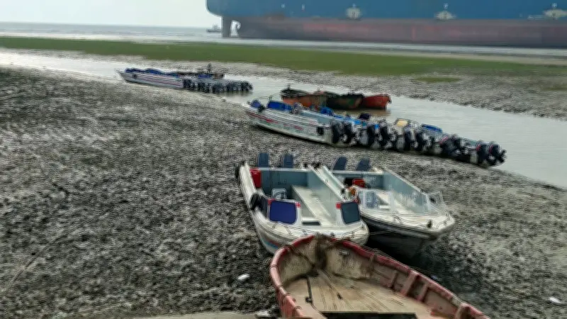 জ্বালানি সংকটে বন্ধ সীতাকুণ্ড-সন্দ্বীপ নৌপথের স্পিডবোট, যাত্রী ও কর্মীদের দুর্ভোগ