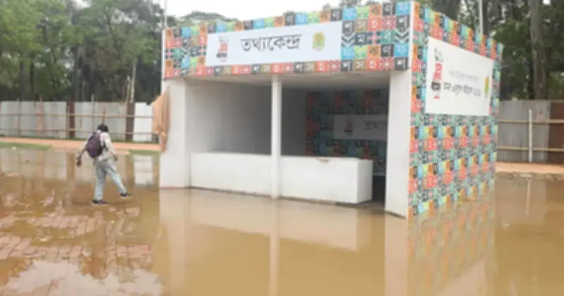 বিমেলায় জলাবদ্ধতা: ঝড়-বৃষ্টিতে বিপর্যস্ত বিমানবন্দর, যাত্রীদের দুর্ভোগ