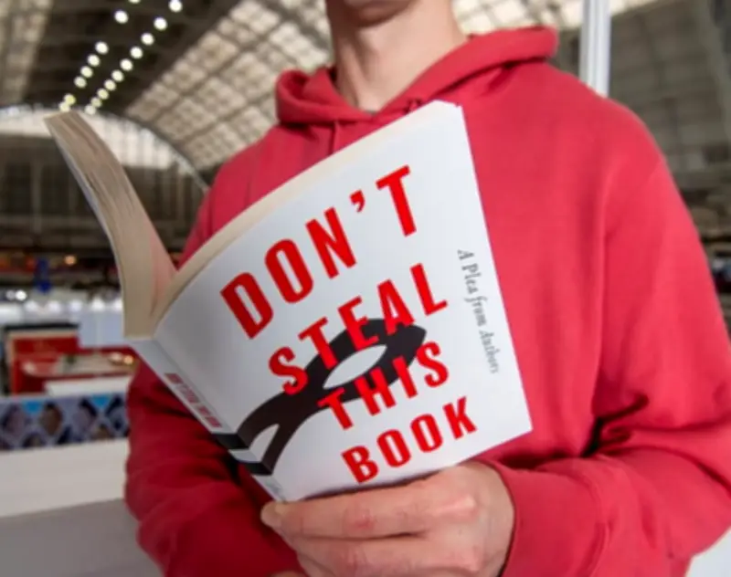 এআই-এর বিরুদ্ধে লেখকদের অভিনব প্রতিবাদ: 'ডোন্ট স্টিল দিস বুক' প্রকাশ