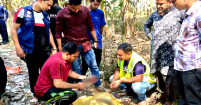 পাবনার ঈশ্বরদীতে পুলিশের অভিযানে ময়লার স্তূপ থেকে উদ্ধার দুটি আগ্নেয়াস্ত্র ও সাত রাউন্ড গুলি