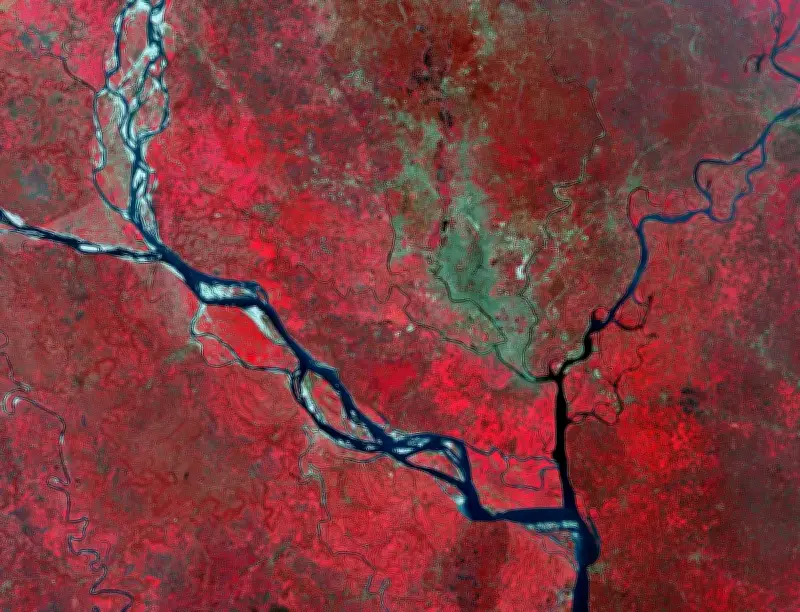 স্যাটেলাইট ছবিতে ধরা পড়ল ঢাকার নাটকীয় পরিবর্তন: ৯ বছরে কী হারালো শহর?