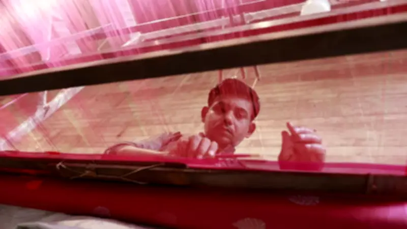 ঢাকার বেঙ্গল শিল্পালয়ে চলছে তাঁতশিল্প মেলা ও প্রদর্শনী, দেশীয় পণ্যের সমাহার