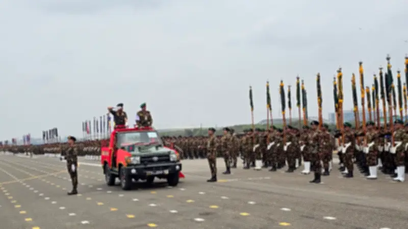 মহান স্বাধীনতা দিবসের কুচকাওয়াজের প্রস্তুতি: তেজগাঁওয়ে চলছে মহড়া ও মঞ্চ নির্মাণ