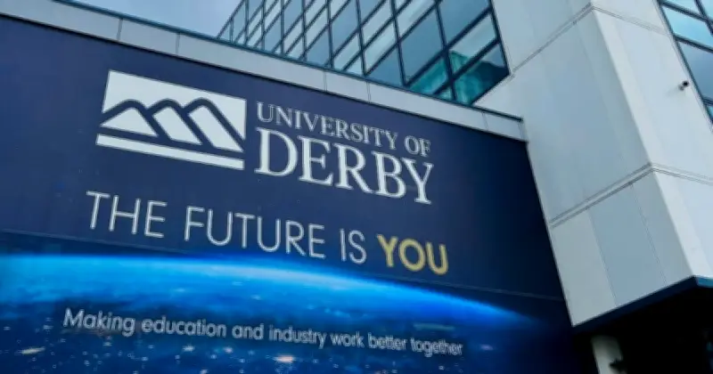 ব্রিটিশ বিশ্ববিদ্যালয়ে বাংলাদেশি-পাকিস্তানি শিক্ষার্থী ভর্তি স্থগিত: ভিসা নীতির কঠোরতা ও ভবিষ্যতের সংকট