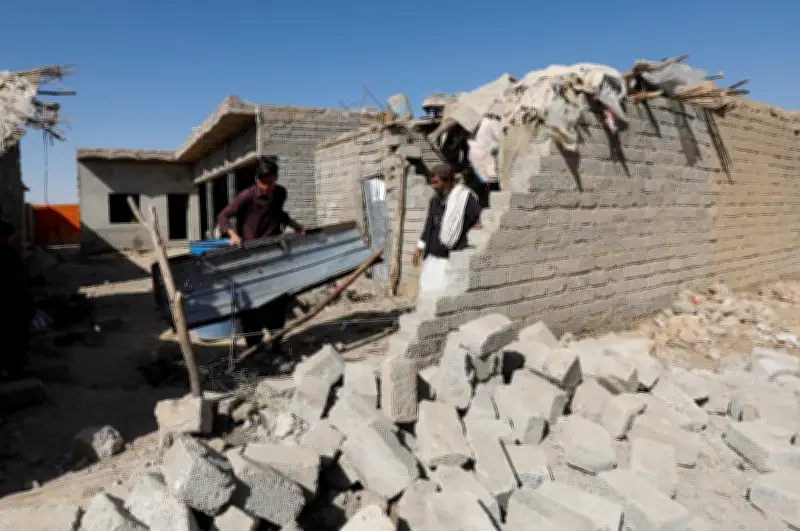 পাকিস্তানে আফগানিস্তানের ড্রোন হামলা: বাড়ি ক্ষতিগ্রস্ত, শিশুসহ আহত তিন