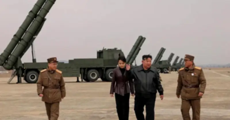 উত্তর কোরিয়ার পারমাণবিক অস্ত্র বহনকারী মাল্টিপল রকেট লঞ্চার সিস্টেমের সফল পরীক্ষা