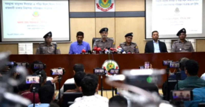 ঈদে ঢাকা ছেড়ে যাওয়া নাগরিকদের মূল্যবান জিনিস পুলিশের কাছে রাখার সুযোগ