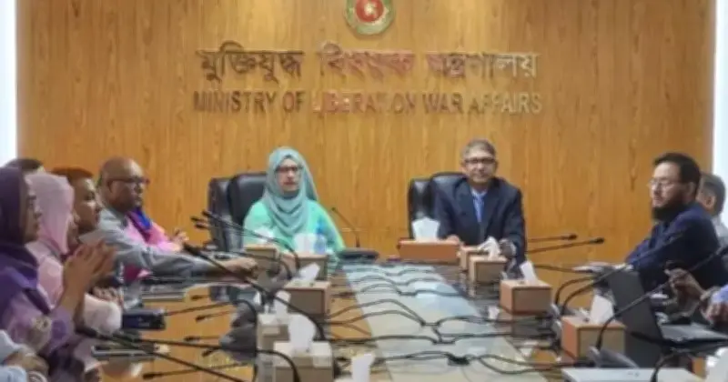 মন্ত্রীর ব্যতিক্রমী বার্তা: ফুল গ্রহণ না করে সাশ্রয়ী দৃষ্টান্ত স্থাপন