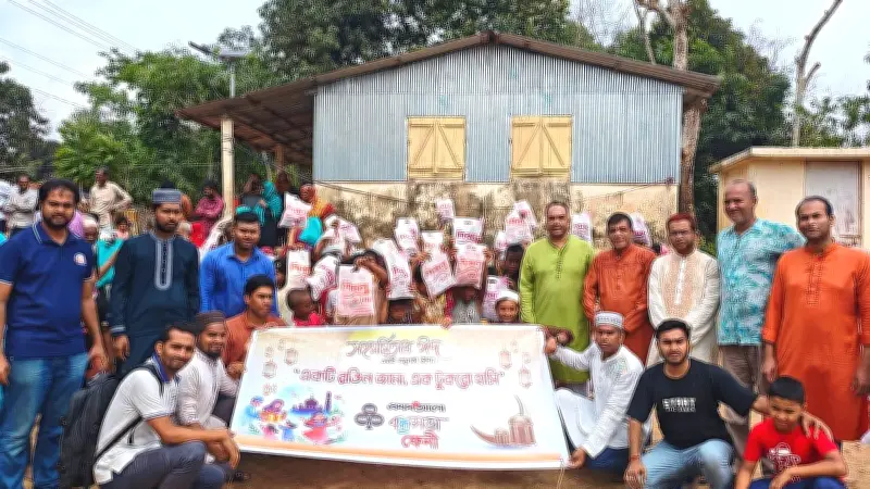 ফেনীতে বন্ধুসভার 'সহমর্মিতার ঈদ': শতাধিক সুবিধাবঞ্চিত শিশু পেল নতুন জামা ও খাদ্যসামগ্রী