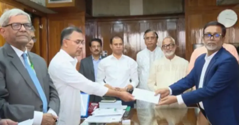 প্রধানমন্ত্রীর ঈদ উপহার: ১২ সিটি করপোরেশনের প্রতিটি পরিচ্ছন্নতাকর্মী পাচ্ছেন ৫ হাজার টাকা