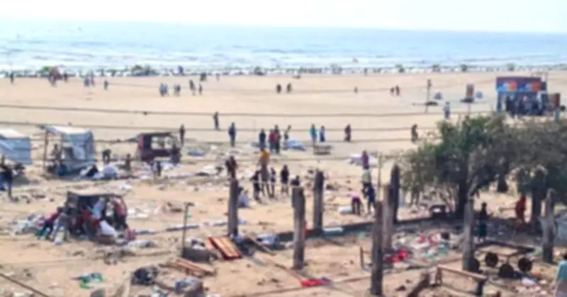 কক্সবাজারে সুগন্ধা সৈকত দখলমুক্ত, ব্যবসায়ীদের পুনর্বাসনের দাবি