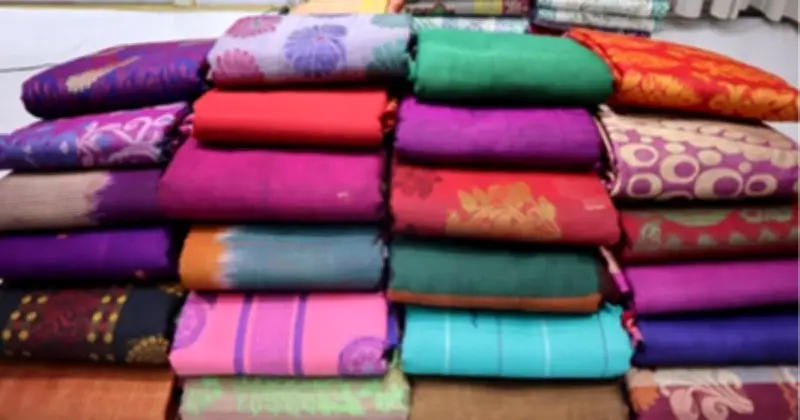 ঈদ কেনাকাটায় টাঙ্গাইল শাড়ির জমজমাট বাজার, শতাধিক কারখানায় লাখো শাড়ি শোভা পাচ্ছে