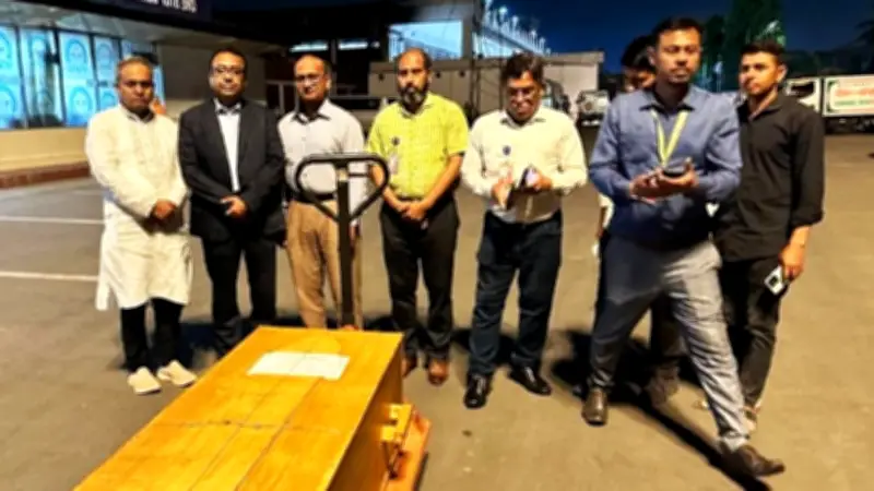 মালদ্বীপে আগুনে নিহতের লাশ দেশে, সেনাপ্রধানের সফর ও সংসদে শোক প্রস্তাব প্রত্যাখ্যান