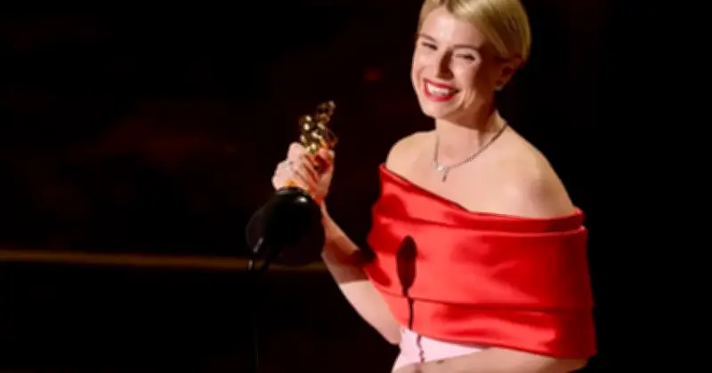 জেসি বাকলি অস্কারে সেরা অভিনেত্রীর পুরস্কার জিতেছেন