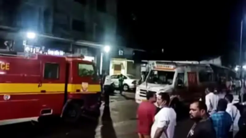 ভারতে হাসপাতালে আগুনে নিহত ১০, কেনিয়ায় বন্যায় মৃত্যু ৬৬, ইরান যুদ্ধের প্রভাবে তেল শেয়ারে রেকর্ড