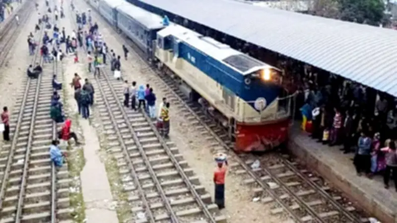 ইরানি ড্রোন হামলায় দুবাই বিমানবন্দরে নিরাপত্তা ঝুঁকি: সব ফ্লাইট স্থগিত