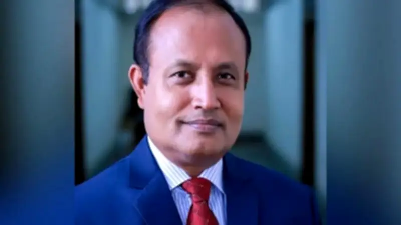 দুর্নীতি মোকাবিলায় তথ্যমন্ত্রীর হুঁশিয়ারি ও পুলিশে বড় রদবদল: ঢাবির নতুন ভিসি কাঠগড়ায় দাঁড়াবেন