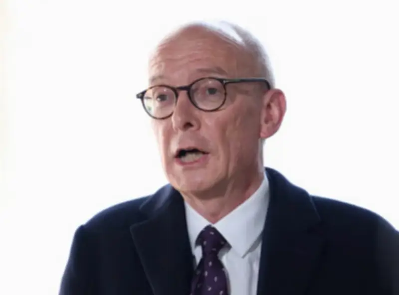 যুক্তরাজ্যের মন্ত্রী ট্রাম্পের 'লেনদেননির্ভর' নীতির সমালোচনা করলেন, হরমুজ প্রণালি ইস্যুতে উত্তেজনা