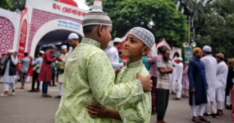 বাংলাদেশে শিশুদের জন্য ঈদ: সালামির মৌসুম, মেহেদি আর মিষ্টির উৎসব